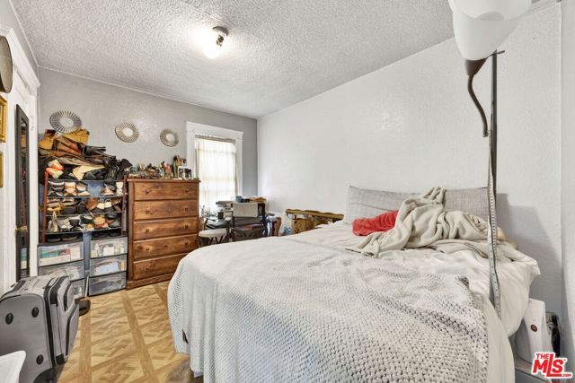 1166 W 39th Place, Los Angeles, CA 90037