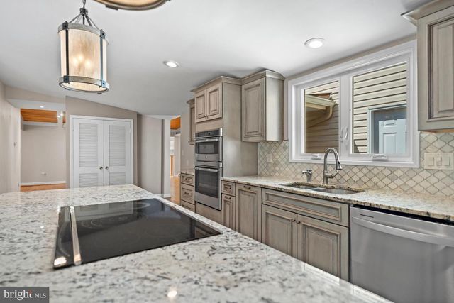 7113 CAROL LN, Falls Church, VA 22042