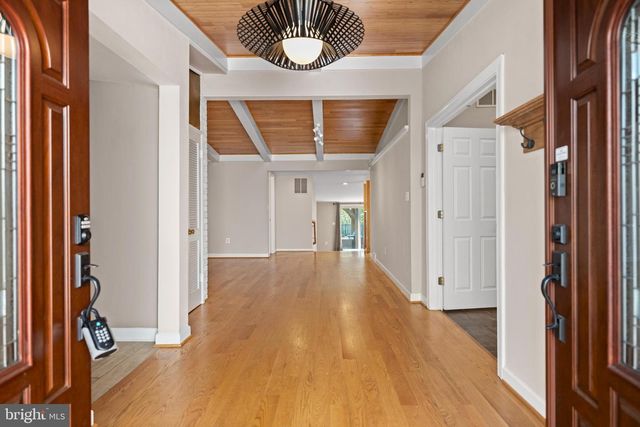 7113 CAROL LN, Falls Church, VA 22042