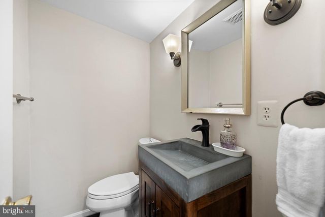 7113 CAROL LN, Falls Church, VA 22042
