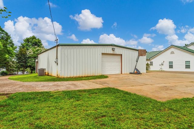 1766 Ll Revell Road, Manchester, GA 31816