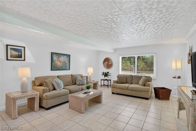 1189 6th LN N, Naples, FL 34102