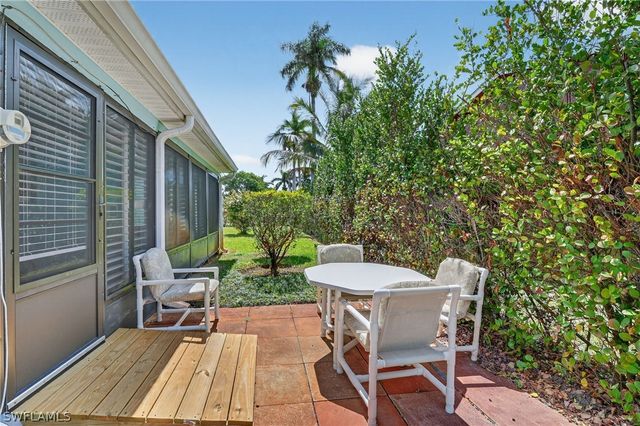 1189 6th LN N, Naples, FL 34102