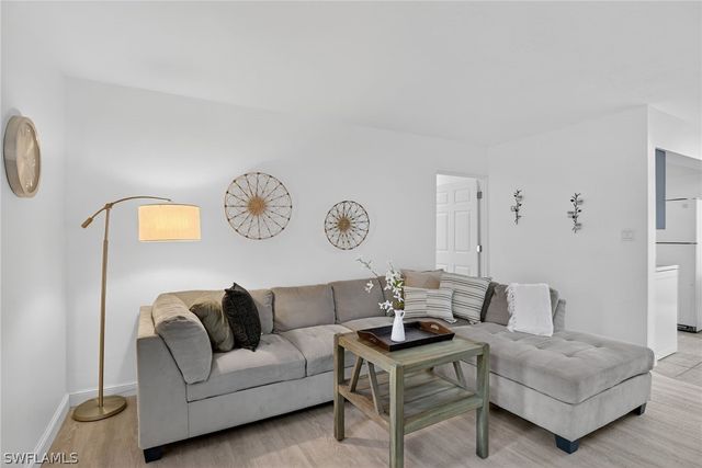 1189 6th LN N, Naples, FL 34102