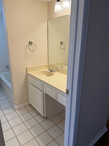 2010 Westkendal Lane, Arlington, TX 76015