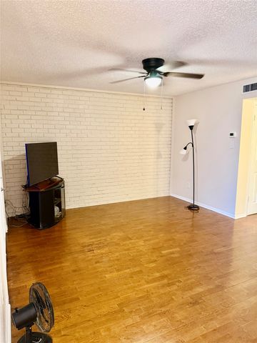 2010 Westkendal Lane, Arlington, TX 76015
