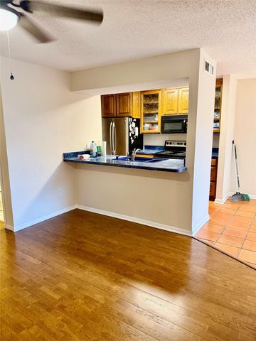 2010 Westkendal Lane, Arlington, TX 76015