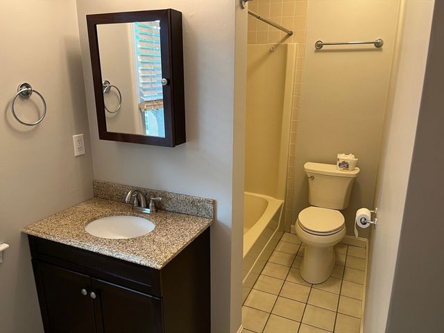 15 Church St 8, Natick, MA 01760