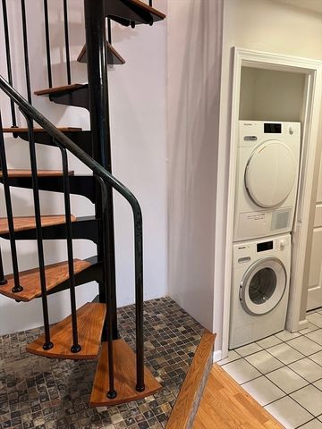 15 Church St 8, Natick, MA 01760