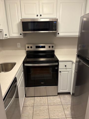 15 Church St 8, Natick, MA 01760