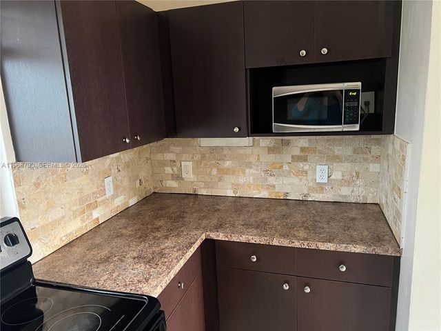 890 NW 22nd Ct 890, Miami, FL 33125