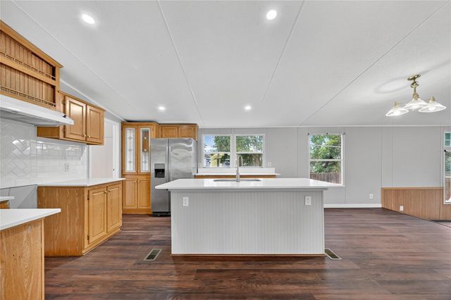 9623 Meadowvine Drive, Houston, TX 77044