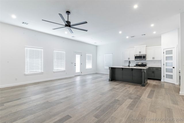 2517 W South Street, Collinsville, OK 74021