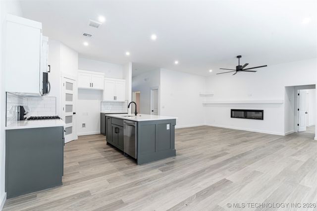 2517 W South Street, Collinsville, OK 74021