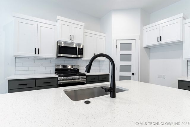 2517 W South Street, Collinsville, OK 74021