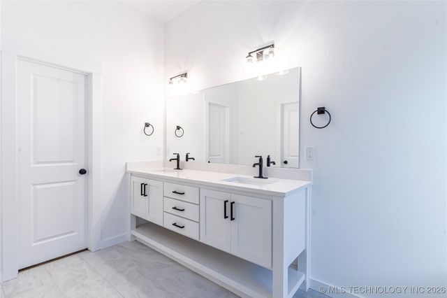 2517 W South Street, Collinsville, OK 74021