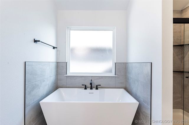 2517 W South Street, Collinsville, OK 74021