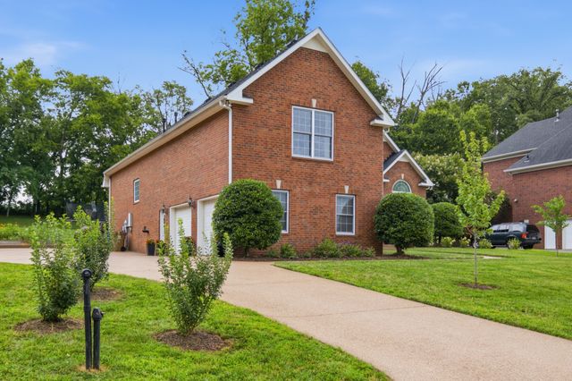 125 N Maple Ridge Ln, Goodlettsville, TN 37072