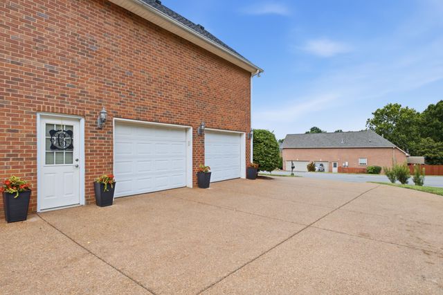 125 N Maple Ridge Ln, Goodlettsville, TN 37072