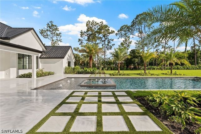 191 29TH ST SW, Naples, FL 34117