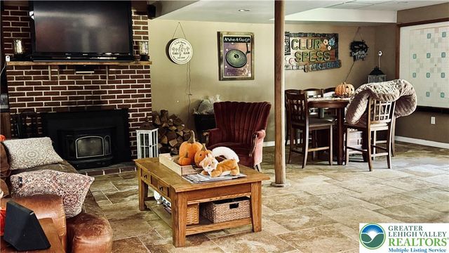 8581 Hensingersville Road, Lower Macungie Twp, PA 18062