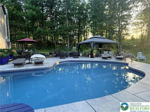 8581 Hensingersville Road, Lower Macungie Twp, PA 18062