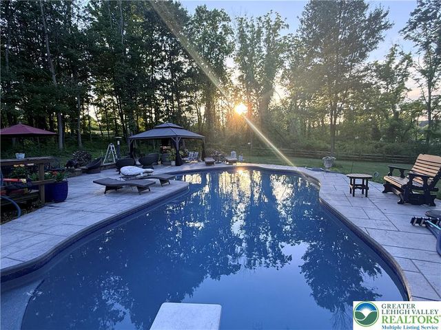 8581 Hensingersville Road, Lower Macungie Twp, PA 18062