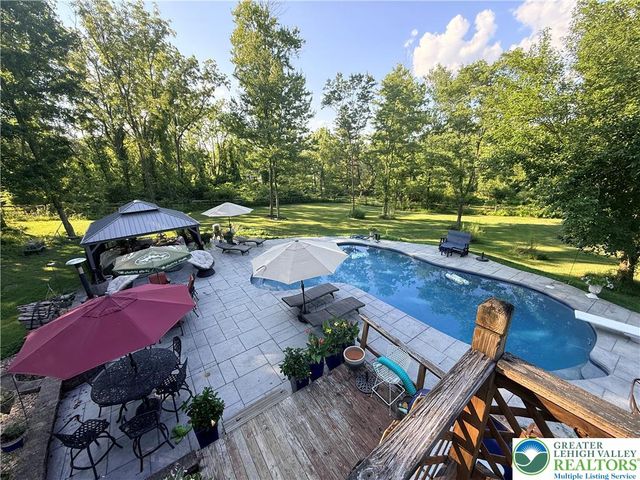 8581 Hensingersville Road, Lower Macungie Twp, PA 18062