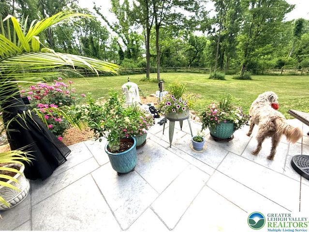 8581 Hensingersville Road, Lower Macungie Twp, PA 18062