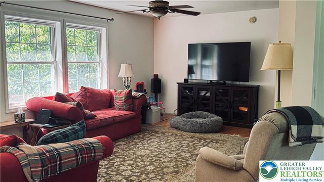 8581 Hensingersville Road, Lower Macungie Twp, PA 18062