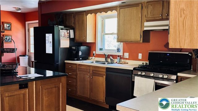 8581 Hensingersville Road, Lower Macungie Twp, PA 18062