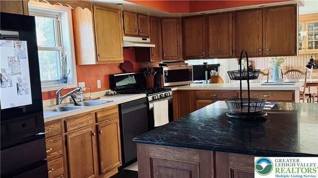 8581 Hensingersville Road, Lower Macungie Twp, PA 18062