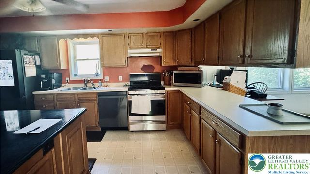 8581 Hensingersville Road, Lower Macungie Twp, PA 18062