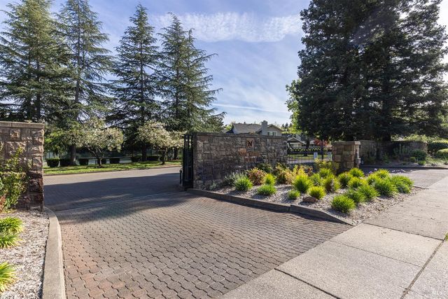 100 Valley Club Cir, Napa, CA 94558
