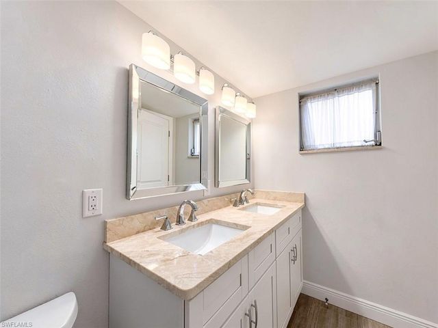 681 Palm View DR C1, Naples, FL 34110