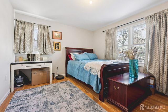 28 W Francis Street, Iselin, NJ 08830