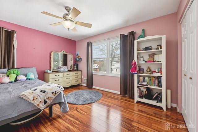 28 W Francis Street, Iselin, NJ 08830