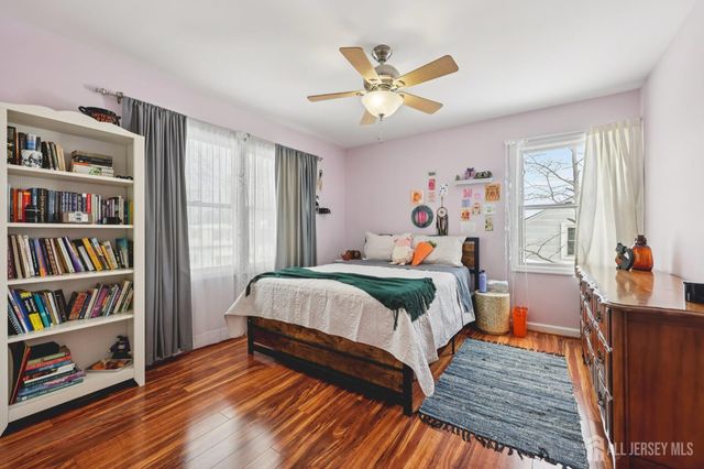 28 W Francis Street, Iselin, NJ 08830