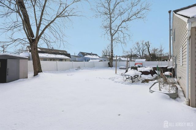 28 W Francis Street, Iselin, NJ 08830