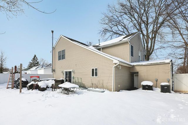 28 W Francis Street, Iselin, NJ 08830