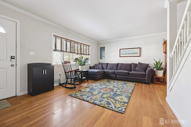 28 W Francis Street, Iselin, NJ 08830