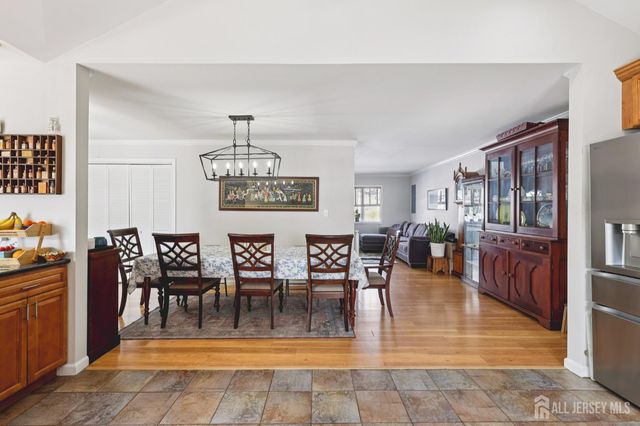 28 W Francis Street, Iselin, NJ 08830