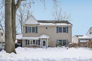 28 W Francis Street, Iselin, NJ 08830