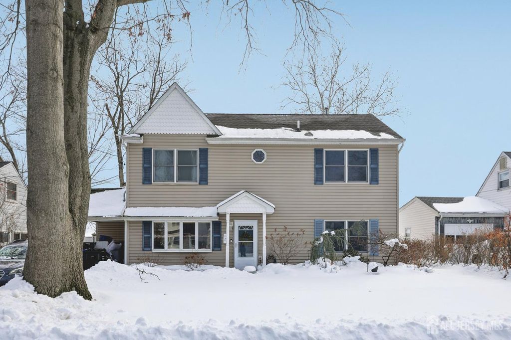 28 W Francis Street, Iselin, NJ 08830