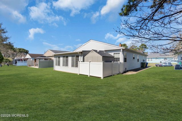 18 Encinitas Drive, Toms River, NJ 08757