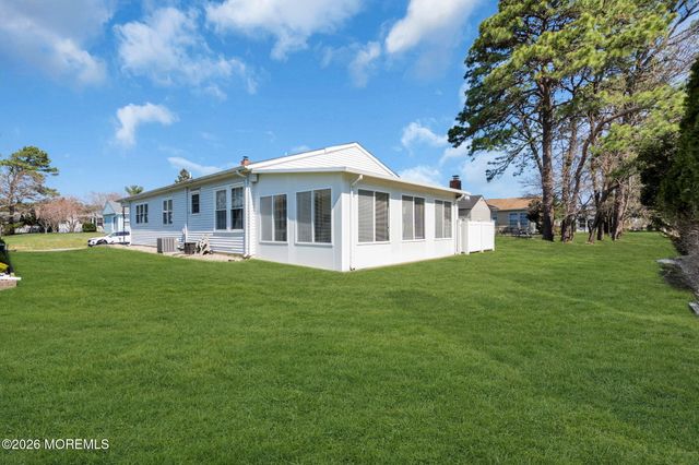 18 Encinitas Drive, Toms River, NJ 08757