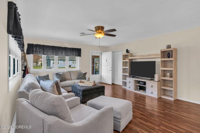 18 Encinitas Drive, Toms River, NJ 08757