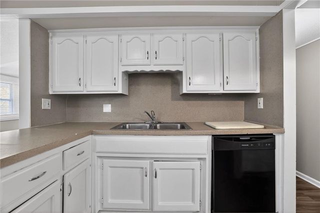 8823 E 23rd Street, Kansas City, MO 64129