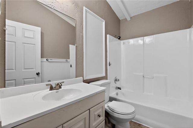 8823 E 23rd Street, Kansas City, MO 64129