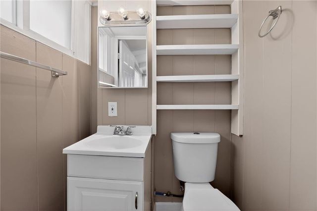 8823 E 23rd Street, Kansas City, MO 64129